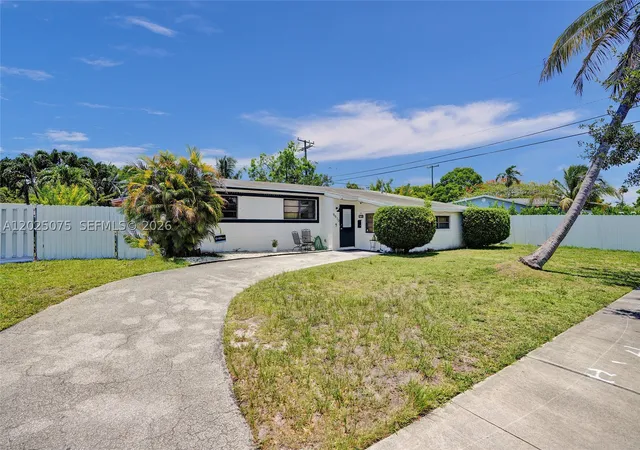Photo 2 of Single family home for sale at 9910 Bahama Dr, Cutler Bay, FL 33189 | MLS# A12025075 | Listing updated on 2026-08-27