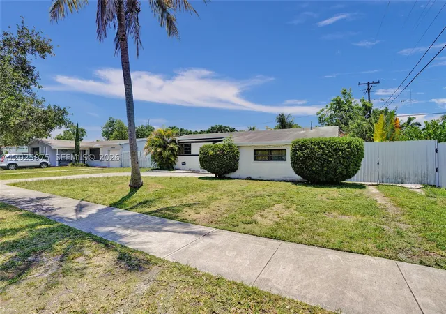 Photo 3 of Single family home for sale at 9910 Bahama Dr, Cutler Bay, FL 33189 | MLS# A12025075 | Listing updated on 2026-08-27