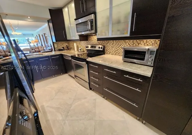 Listing Photo 4 - Condo for sale in building located at 5590 Via Delray, Delray Beach, FL 33484 - Unit #B