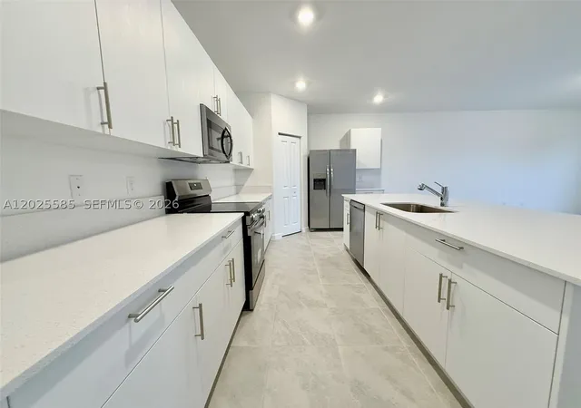 Photo 2 of Townhouse for sale at 2958 Park Pl #5838, Dania Beach, FL 33312 | MLS# A12025585 | Listing updated on 2026-08-28
