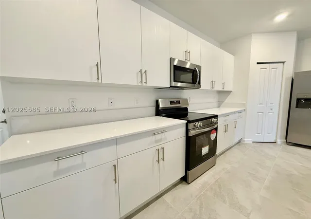 Photo 3 of Townhouse for sale at 2958 Park Pl #5838, Dania Beach, FL 33312 | MLS# A12025585 | Listing updated on 2026-08-28