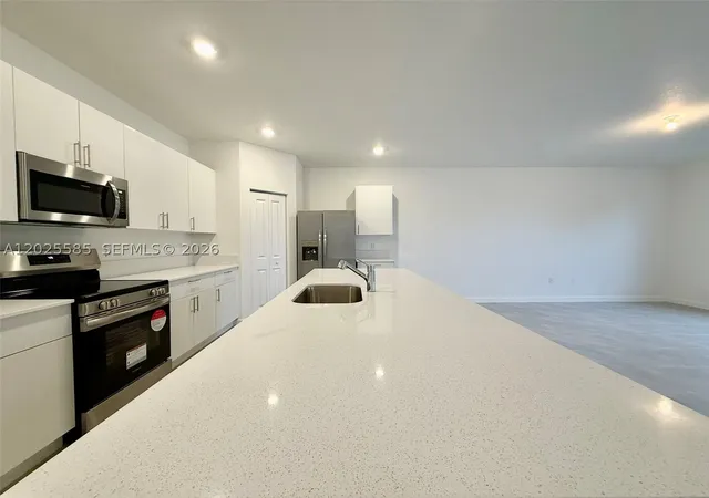 Photo 3 of Townhouse for sale at 2958 Park Pl #5838, Dania Beach, FL 33312 | MLS# A12025585 | Listing updated on 2026-08-28