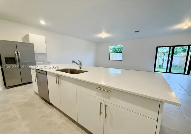 Photo 4 of Townhouse for sale at 2958 Park Pl #5838, Dania Beach, FL 33312 | MLS# A12025585 | Listing updated on 2026-08-28
