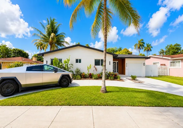 Photo 1 of Sale Pending at 430 Ne 145th St, Miami, FL 33161 | MLS# A12023452 | Listing updated on 2026-08-26