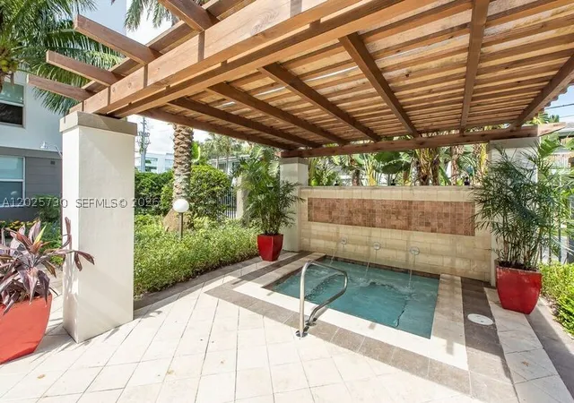 Photo 3 of Condo for sale at 2421 Ne 65th St #408, Fort Lauderdale, FL 33308 | MLS# A12025730 | Listing updated on 2026-09-01