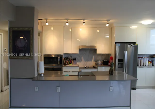 Condo for sale at 4200 Hillcrest Dr #820, Hollywood, FL 33021 | MLS# A12024901 | Listing updated on 2026-08-27