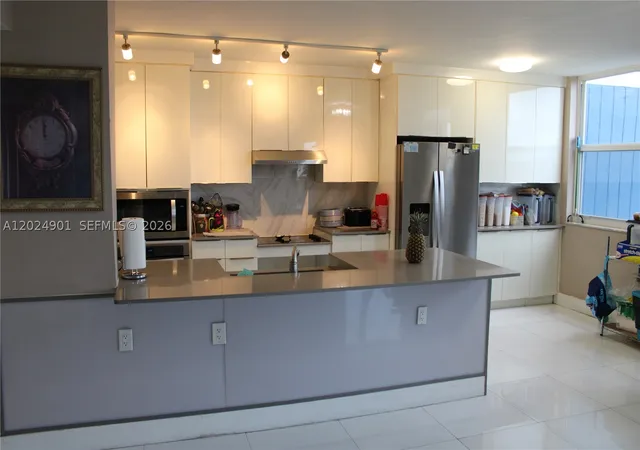 Photo 1 of Condo for sale at 4200 Hillcrest Dr #820, Hollywood, FL 33021 | MLS# A12024901 | Listing updated on 2026-08-27