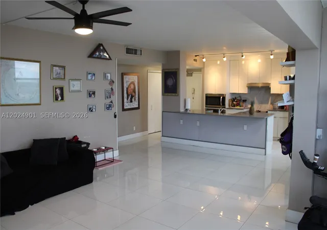 Photo 3 of Condo for sale at 4200 Hillcrest Dr #820, Hollywood, FL 33021 | MLS# A12024901 | Listing updated on 2026-08-27