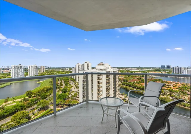 Listing Photo 5 - Condo for sale in building located at 20281 E Country Clb Dr, Aventura, FL 33180 - Unit #2101