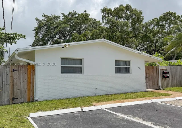 Photo 3 of Multi family home for sale at 1827 Sw 21st St, Fort Lauderdale, FL 33315 | MLS# A12026298 | Listing updated on 2026-09-17