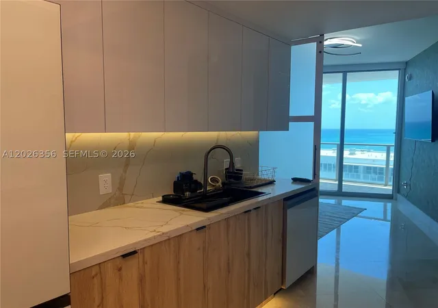 Photo 4 of Condo for sale at 3101 S Ocean Dr #1707, Hollywood, FL 33019 | MLS# A12026356 | Listing updated on 2026-09-02