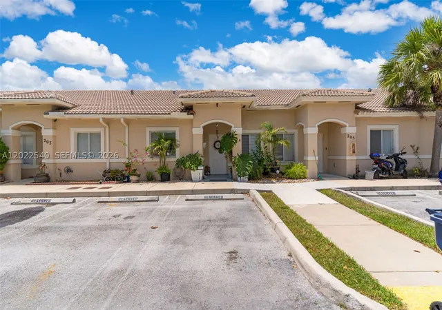 Listing Photo 4 - Condo for sale in building located at 13268 Old Biscayne Dr, Miami, FL 33033 - Unit #204