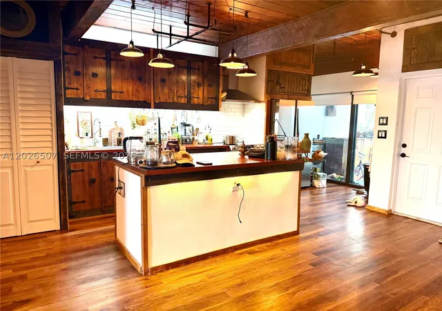 Photo 3 of Townhouse for sale at 19440 Ne 26th Ave #52B, Miami, FL 33180 | MLS# A12026507 | Listing updated on 2026-09-22