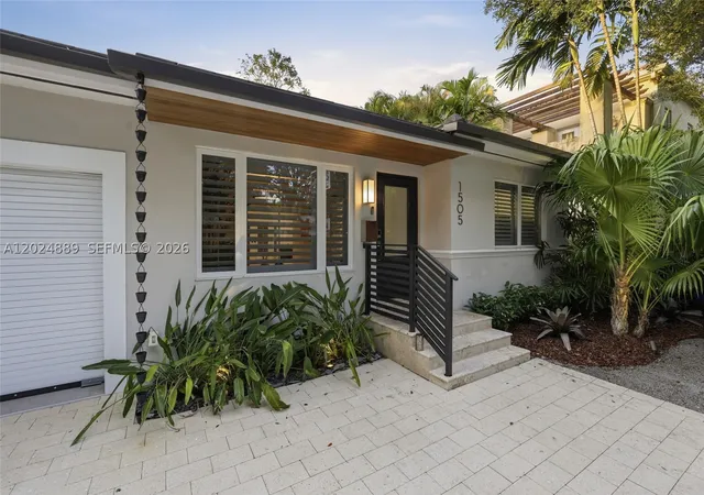 Photo 2 of Sale Pending at 1505 Robbia Ave, Coral Gables, FL 33146 | MLS# A12024889 | Listing updated on 2026-09-10