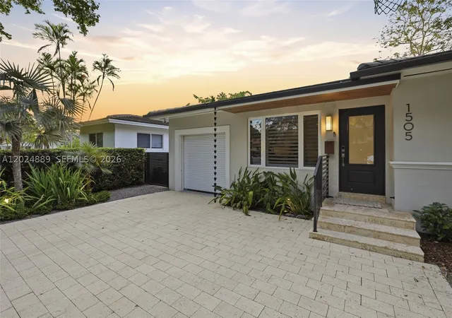 Photo 3 of Sale Pending at 1505 Robbia Ave, Coral Gables, FL 33146 | MLS# A12024889 | Listing updated on 2026-09-10