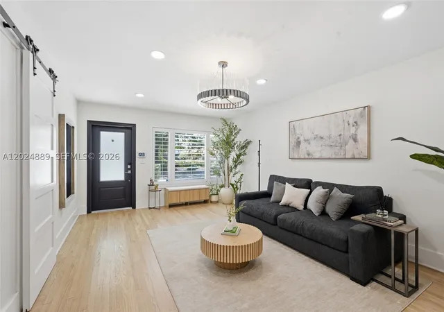 Photo 4 of Sale Pending at 1505 Robbia Ave, Coral Gables, FL 33146 | MLS# A12024889 | Listing updated on 2026-09-10