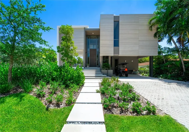 Photo 2 of Single family home for sale at 571 Glenridge Rd, Key Biscayne, FL 33149 | MLS# A12025834 | Listing updated on 2026-09-15