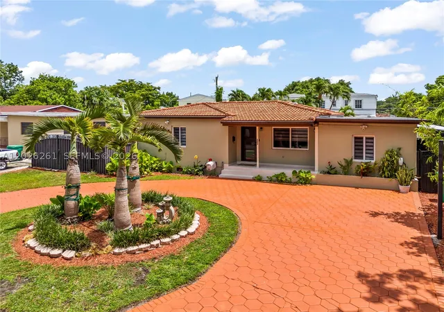 Photo 3 of Sale Pending at 6250 Sw 20 Ter, Miami, FL 33155 | MLS# A12026261 | Listing updated on 2026-09-08
