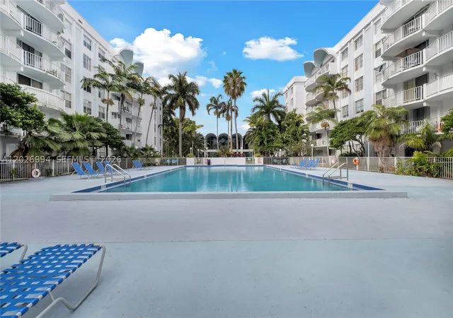 Photo 4 of Condo for sale at 496 Nw 165Th St Rd #D-616, Miami, FL 33169 | MLS# A12026994 | Listing updated on 2026-09-01