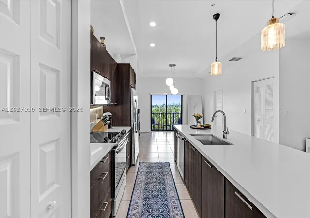 Listing Photo 4 - Condo for sale in building located at 8175 Nw 104Th Ave, Doral, FL 33178 - Unit #32
