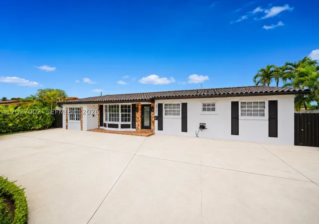 Photo 1 of Single family home for sale at 2761 Sw 92nd Pl, Miami, FL 33165 | MLS# A12027003 | Listing updated on 2026-09-03