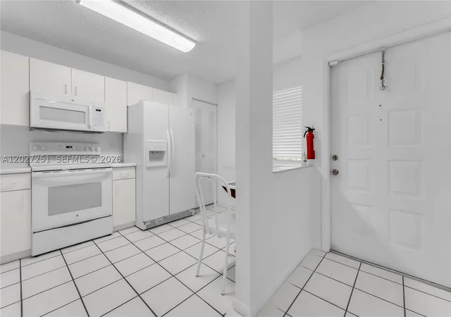 Photo 4 of Condo for sale at 9511 Weldon Cir #G308, Fort Lauderdale, FL 33321 | MLS# A12027251 | Listing updated on 2026-08-29