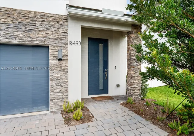 Photo 3 of Single family home for sale at 18493 Glenstone St, Jupiter, FL 33458 | MLS# A12024560 | Listing updated on 2026-09-14