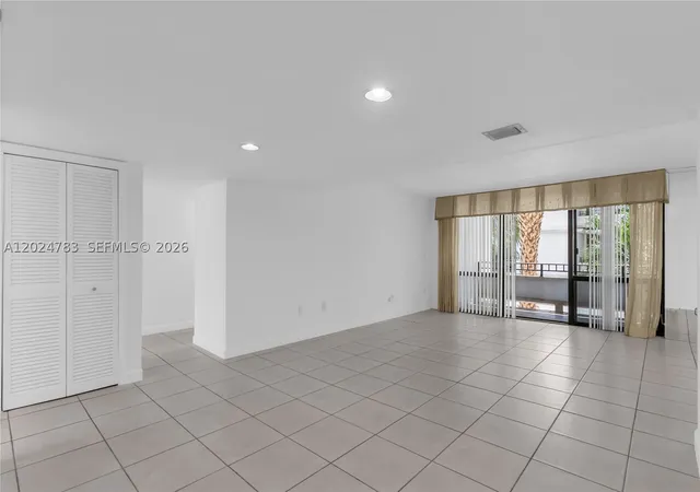 Listing Photo 5 - Condo for sale in The Towers of Kendale Lakes located at 13951 Kendale Lakes Cir, Miami, FL 33183 - Unit #208A