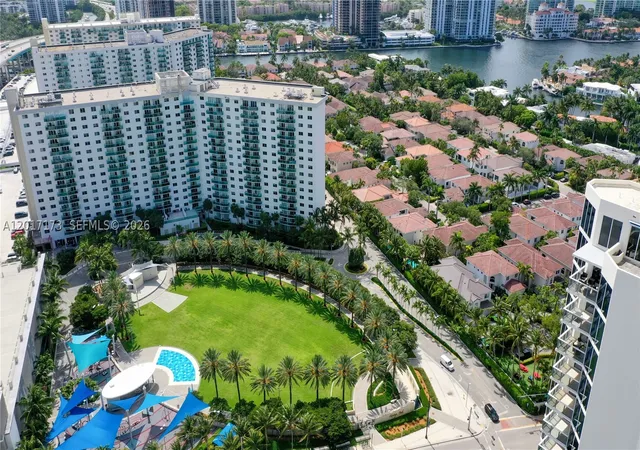 Photo 4 of Condo for sale at 19370 Collins Ave #621, Sunny Isles Beach, FL 33160 | MLS# A12017173 | Listing updated on 2026-09-01