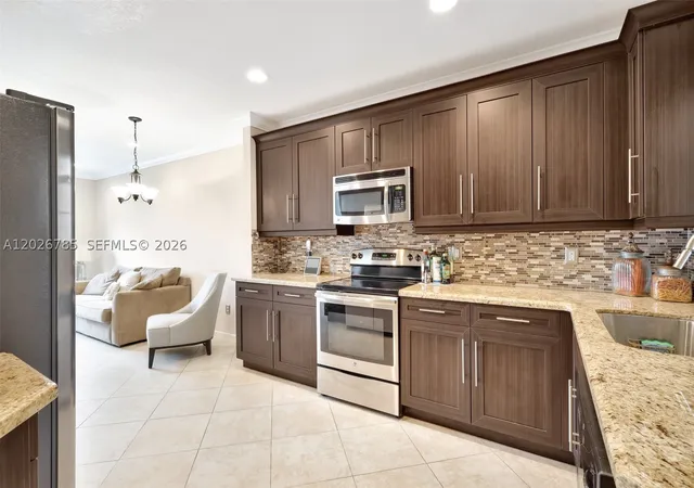 Photo 2 of Townhouse for sale at 4302 Colony View Dr, Lake Worth, FL 33463 | MLS# A12026785 | Listing updated on 2026-08-26