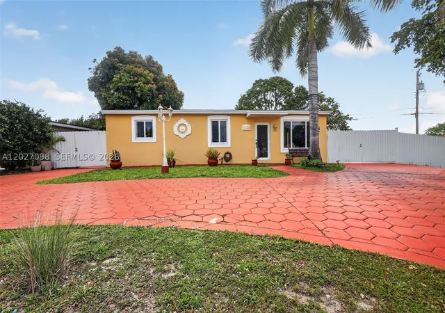 Photo 3 of Single family home for sale at 1440 N 68th Ave, Hollywood, FL 33024 | MLS# A12027098 | Listing updated on 2026-08-29