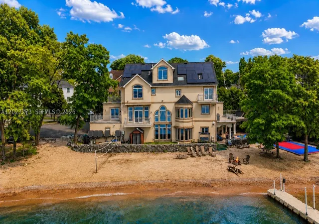 Photo 3 of Single family home for sale at 30 Aviva Ct, Staten Island, NY 10307 | MLS# A12027273 | Listing updated on 2026-09-29