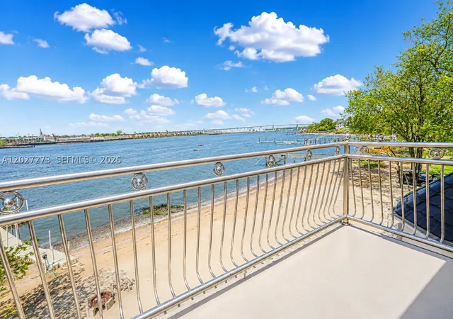 Photo 4 of Single family home for sale at 30 Aviva Ct, Staten Island, NY 10307 | MLS# A12027273 | Listing updated on 2026-09-29