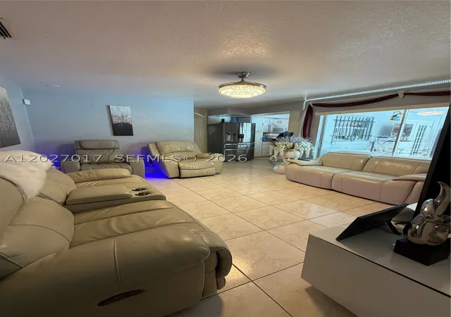 Photo 2 of Single family home for sale at 4162 Kingsbridge Dr, Orlando, FL 32839 | MLS# A12027017 | Listing updated on 2026-09-21