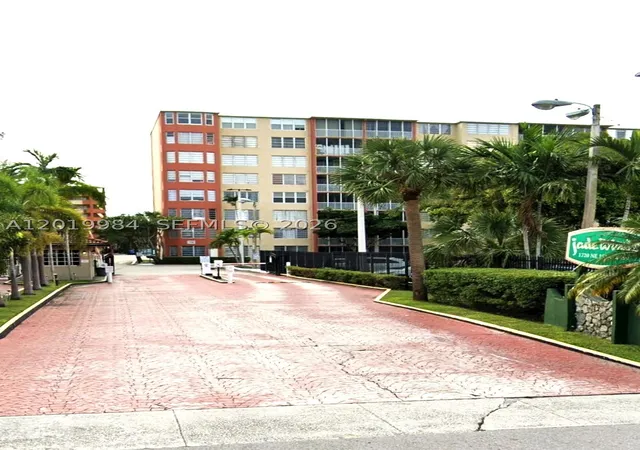 Photo 2 of Condo for sale at 1770 Ne 191St St #813-1, Miami, FL 33179 | MLS# A12019984 | Listing updated on 2026-08-31