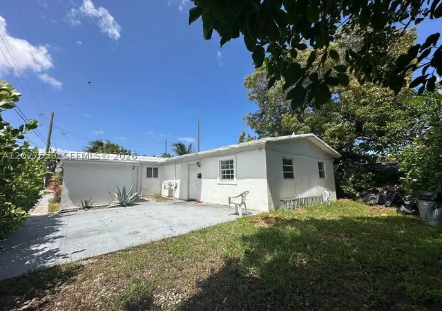 Photo 4 of Single family home for sale at 685 Sw 7Th Ter, Dania, FL 33004 | MLS# A12027559 | Listing updated on 2026-10-01