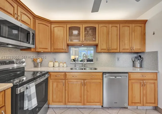 Listing Photo 4 - Condo for sale in building located at 1025 Se 2Nd Ave, Dania Beach, FL 33004 - Unit #208