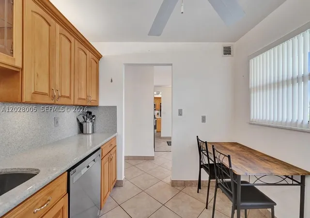 Listing Photo 5 - Condo for sale in building located at 1025 Se 2Nd Ave, Dania Beach, FL 33004 - Unit #208