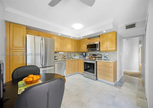 Listing Photo 4 - Condo for sale in building located at 2804 N 46Th Ave, Hollywood, FL 33021 - Unit #C630