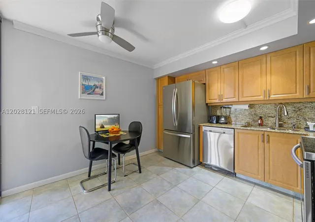 Listing Photo 5 - Condo for sale in building located at 2804 N 46Th Ave, Hollywood, FL 33021 - Unit #C630