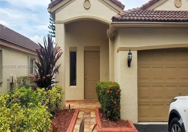 Photo 1 of Single family home for sale at 1455 Mira Vista Cir, Weston, FL 33327 | MLS# A12027906 | Listing updated on 2026-09-12