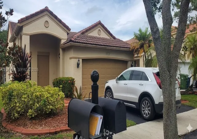 Photo 2 of Single family home for sale at 1455 Mira Vista Cir, Weston, FL 33327 | MLS# A12027906 | Listing updated on 2026-09-12