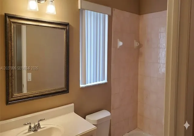 Photo 3 of Single family home for sale at 1455 Mira Vista Cir, Weston, FL 33327 | MLS# A12027906 | Listing updated on 2026-09-12