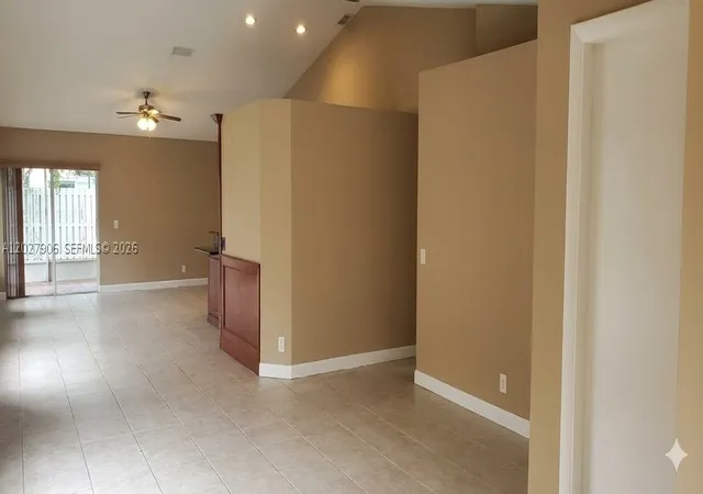 Photo 4 of Single family home for sale at 1455 Mira Vista Cir, Weston, FL 33327 | MLS# A12027906 | Listing updated on 2026-09-12
