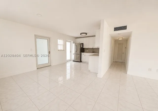 Photo 3 of Condo for sale at 1400 Lincoln Rd #301, Miami Beach, FL 33139 | MLS# A12028404 | Listing updated on 2026-09-16