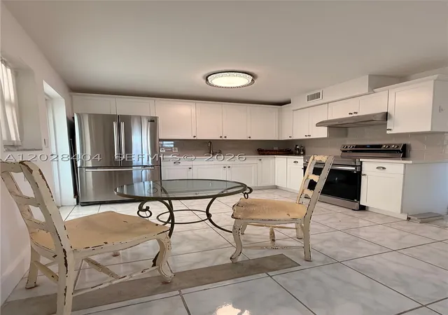 Photo 4 of Condo for sale at 1400 Lincoln Rd #301, Miami Beach, FL 33139 | MLS# A12028404 | Listing updated on 2026-09-16