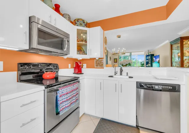 2nd image of 6795 Huntington Ln, Delray Beach, FL 33446
