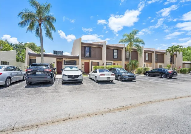 Photo 2 of Townhouse for sale at 9942 Nw 10th St #7, Pembroke Pines, FL 33024 | MLS# A12028194 | Listing updated on 2026-09-12