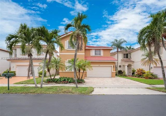 Photo 1 of Single family home for sale at 15558 Sw 112th Dr, Miami, FL 33196 | MLS# A12027041 | Listing updated on 2026-09-09
