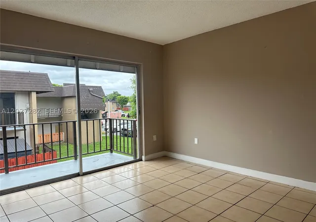 Listing Photo 4 - Condo for sale in building located at 890 Sw 129Th Pl, Miami, FL 33184 - Unit #208